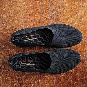 Worn twice Black Skechers flats ladies sz 11